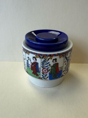 Vintage Weidmann Porzellan Italiano Sugar Bowl Decorative Jar with Geisha Motif.